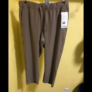 Lululemon On the Fly Crop woven